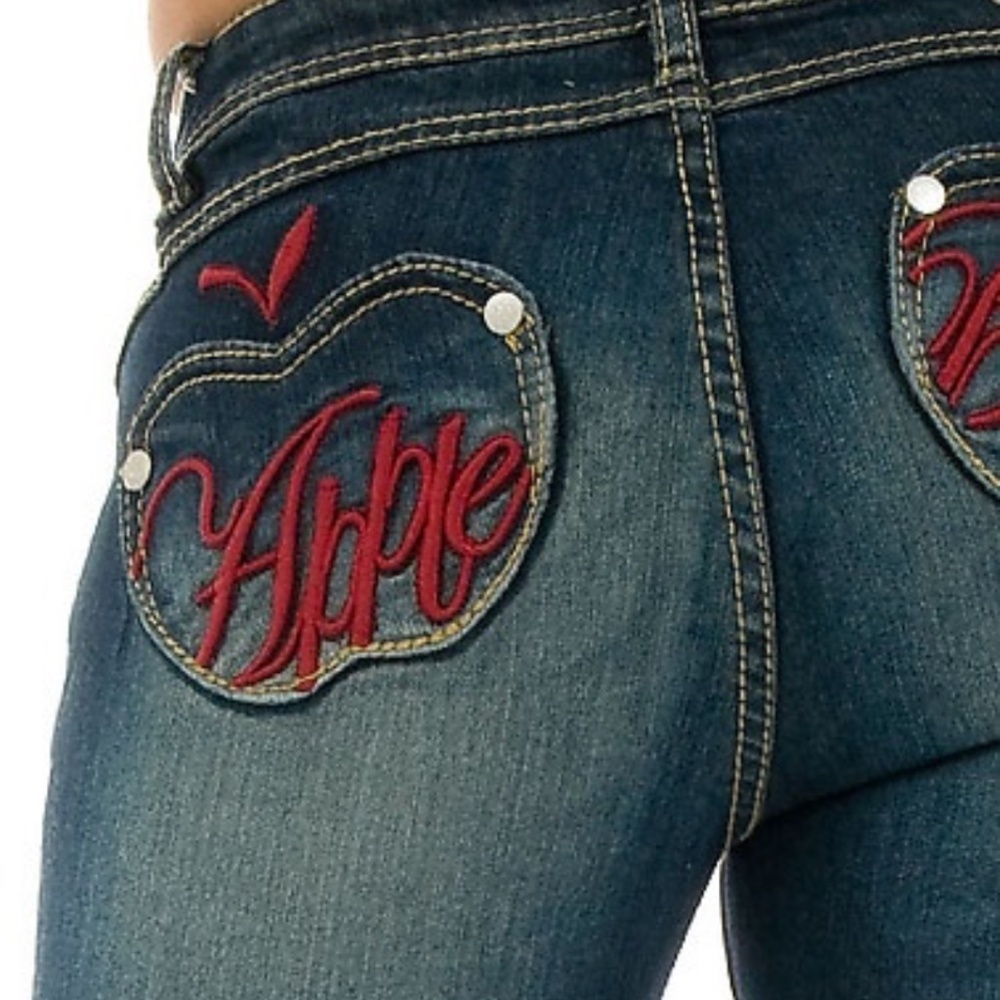 (ISO..LOOKINF FOR, NOT 4 SALE!!!) Apple bottom jeans, this type of pocket